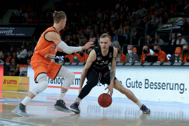 年轻阵容最 年轻阵容最