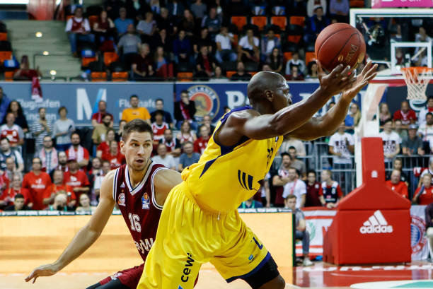 双方势均力 双方势均力